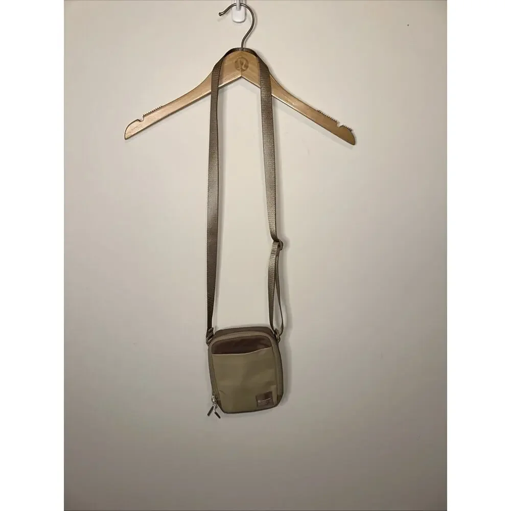 Lululemon Athletica Easy Access Crossbody Bag 1.5L - Tan Brown Combo Crossbody